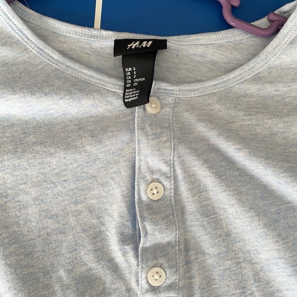 H&M long sleeve tee - Picture 2 of 2